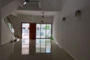 Saujana Laman Granview 3Sty Bungalow below Rm300k+Brand new unit