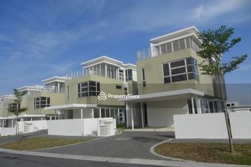 Laman Grandview 3STY Bungalow Brand new unit +below market price 300k