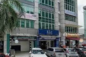 Puchong Utama Main Road facing Ldp + 2unit shop lot side by side 4sty  