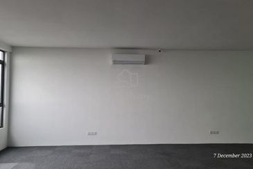 Puchong Utama Main Road facing Ldp + 2unit shop lot side by side 4sty  