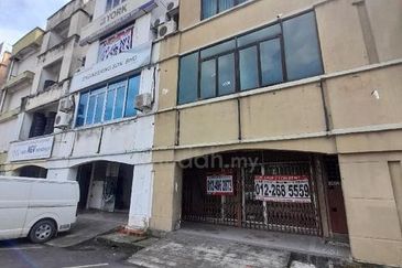 Puchong Utama Main Road facing Ldp + 2unit shop lot side by side 4sty  