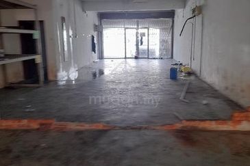 Puchong Utama Main Road facing Ldp + 2unit shop lot side by side 4sty  
