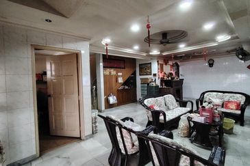 Puchong Jaya Corner 47x75 below market price fully reno & 115000exp