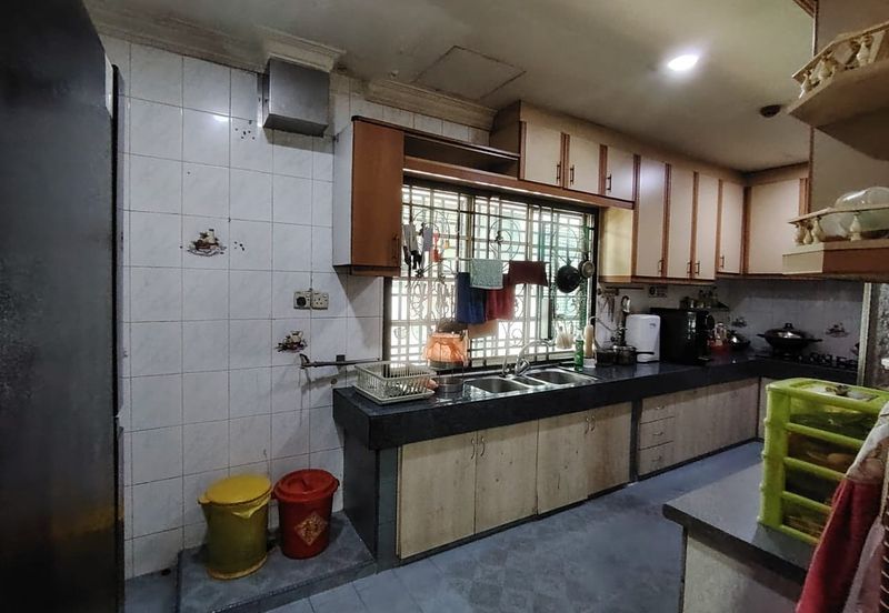 Puchong Jaya Corner 47x75 below market price fully reno & 115000exp