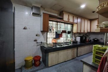 Puchong Jaya Corner 47x75 below market price fully reno & 115000exp