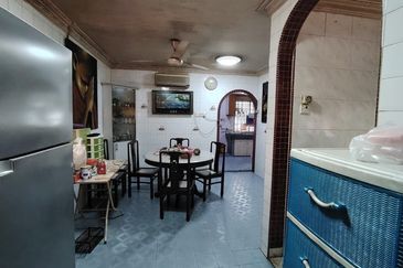 Puchong Jaya Corner 47x75 below market price fully reno & 115000exp