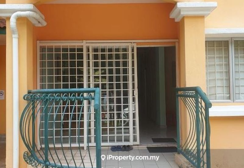 Puteri 7 Sri Camelia Ground floor office/ storage / can stay /can do business  /2 room 1 bathroom  