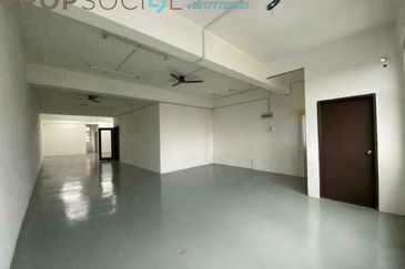 Bandar Puteri 7 shop office 1 sr flr -20x70+ now can move in shop office