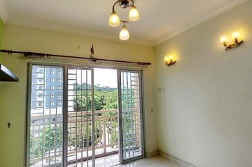 Bayu Puteri below market price +free 2 car park