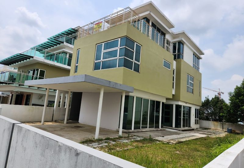 Laman Granview  3 sty Bungalow corner Fully Furnish can move in 