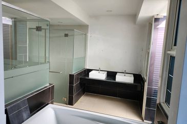 Laman Granview  3 sty Bungalow corner Fully Furnish can move in 