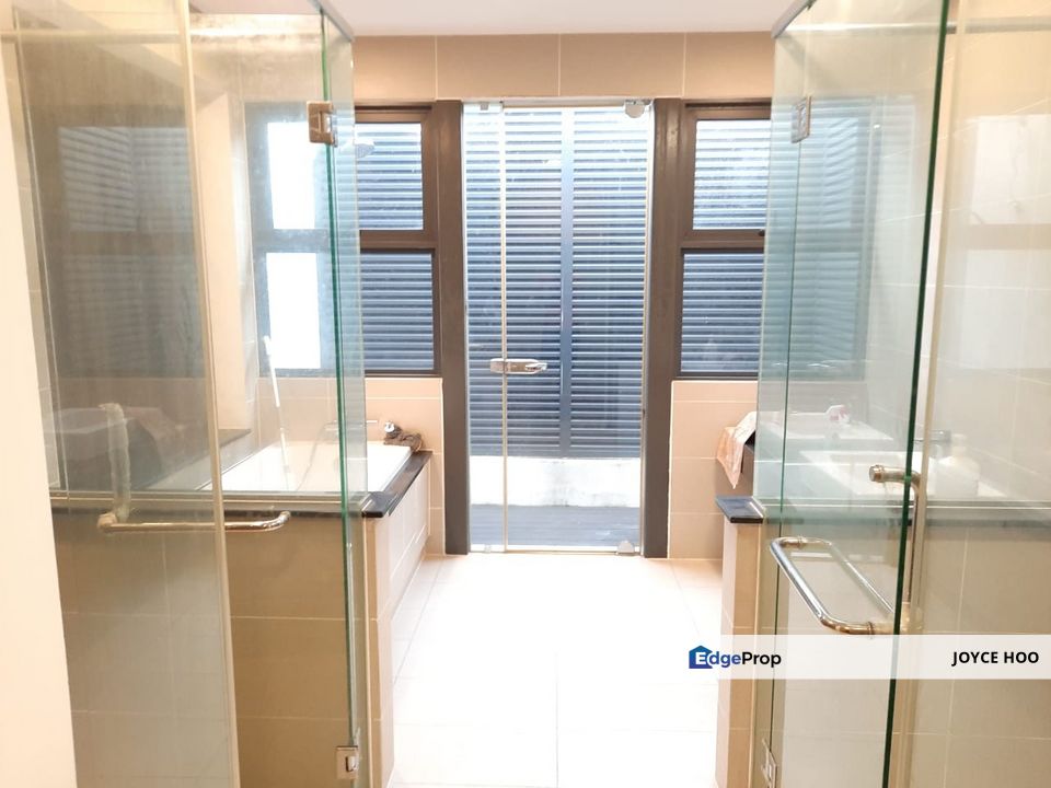 Laman Granview Saujana Puchong Bungalow 3.5 storey with lift now can move in Fully furnish, Selangor, Puchong South