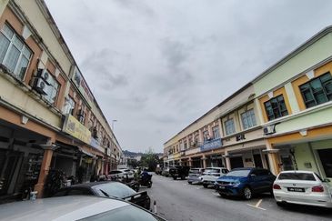 Bandar Puteri 7 Suitable Small business, storage, coin laundry centra - Strategic place Shop Lot glr