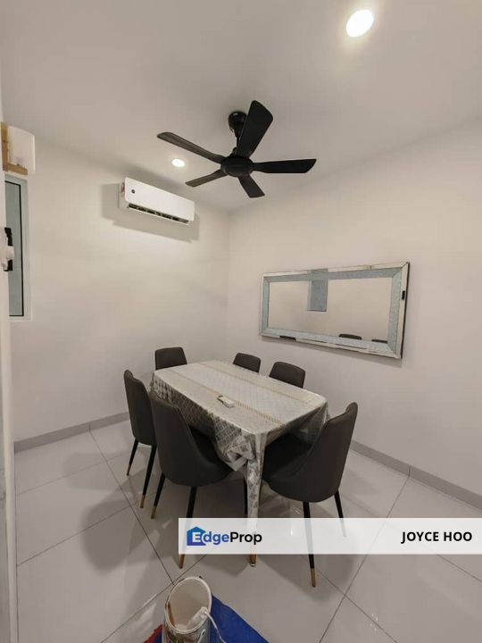 Puchong intan 3 storey house New Renoveted with New Fully furnished  immediate move in! Condition, Selangor, Puchong