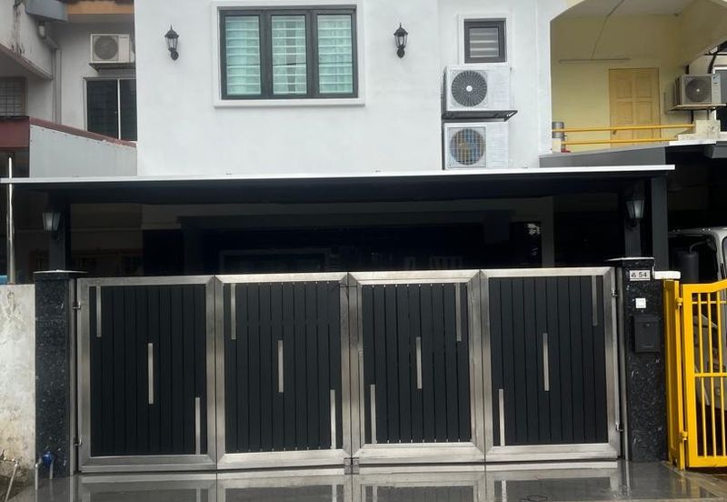 Puchong intan 3 sty new renovated new fully funished 