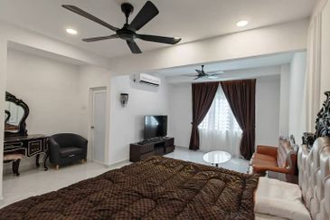 Puchong intan 3 sty new renovated new fully funished 