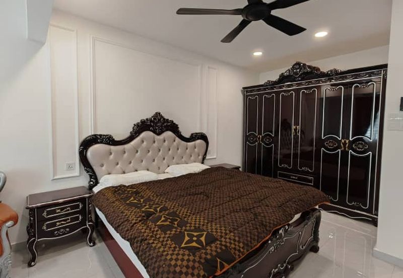 Puchong intan 3 sty new renovated new fully funished 