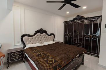 Puchong intan 3 sty new renovated new fully funished 