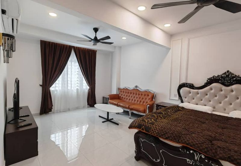 Puchong intan 3 sty new renovated new fully funished 