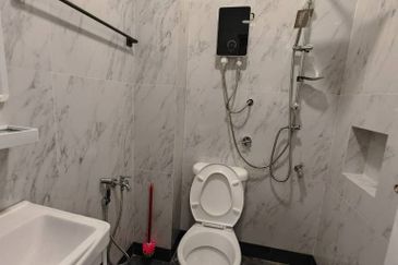 Puchong intan 3 sty new renovated new fully funished 