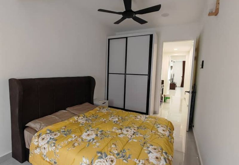 Puchong intan 3 sty new renovated new fully funished 