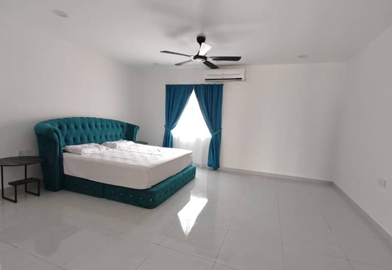 Puchong intan 3 sty new renovated new fully funished 