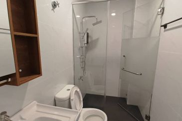 Puchong intan 3 sty new renovated new fully funished 