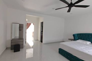 Puchong intan 3 sty new renovated new fully funished 