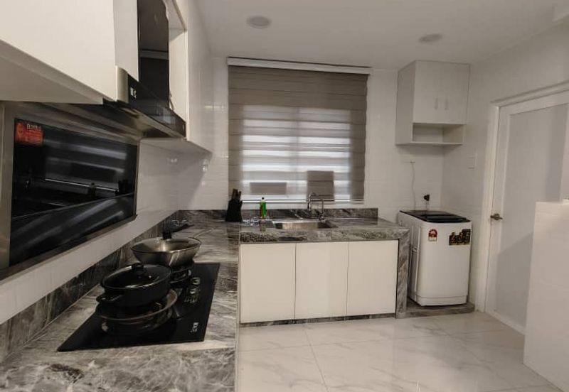 Puchong intan 3 sty new renovated new fully funished 