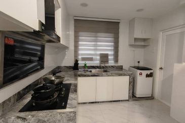 Puchong intan 3 sty new renovated new fully funished 