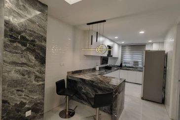 Puchong intan 3 sty new renovated new fully funished 