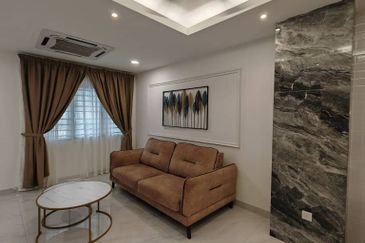 Puchong intan 3 sty new renovated new fully funished 