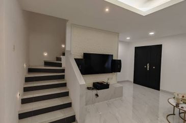 Puchong intan 3 sty new renovated new fully funished 