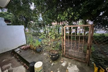 Taman Putra Prima (Phase 3) Super Nice Environment+Well-Kept+Facing South / East 320 per sq. ft