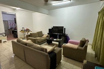 Taman Putra Prima (Phase 3) Super Nice Environment+Well-Kept+Facing South / East 320 per sq. ft