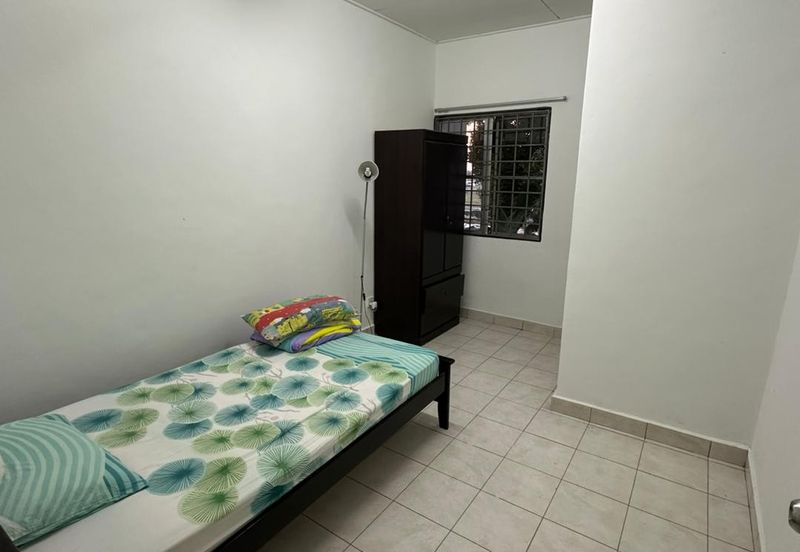 Taman Putra Prima (Phase 3) Super Nice Environment+Well-Kept+Facing South / East 320 per sq. ft