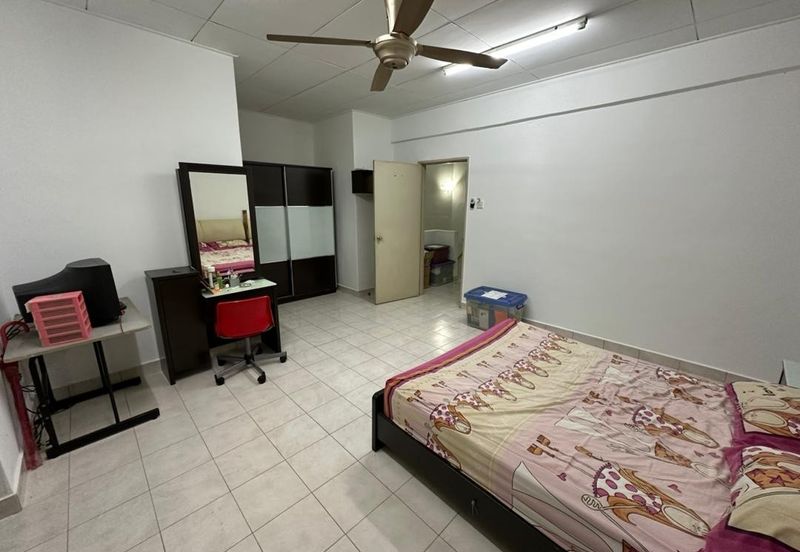 Taman Putra Prima (Phase 3) Super Nice Environment+Well-Kept+Facing South / East 320 per sq. ft