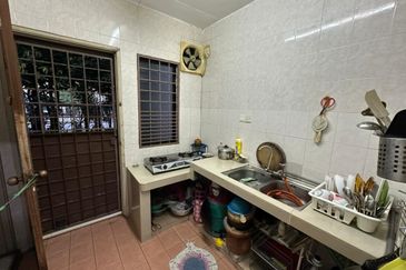 Taman Putra Prima (Phase 3) Super Nice Environment+Well-Kept+Facing South / East 320 per sq. ft