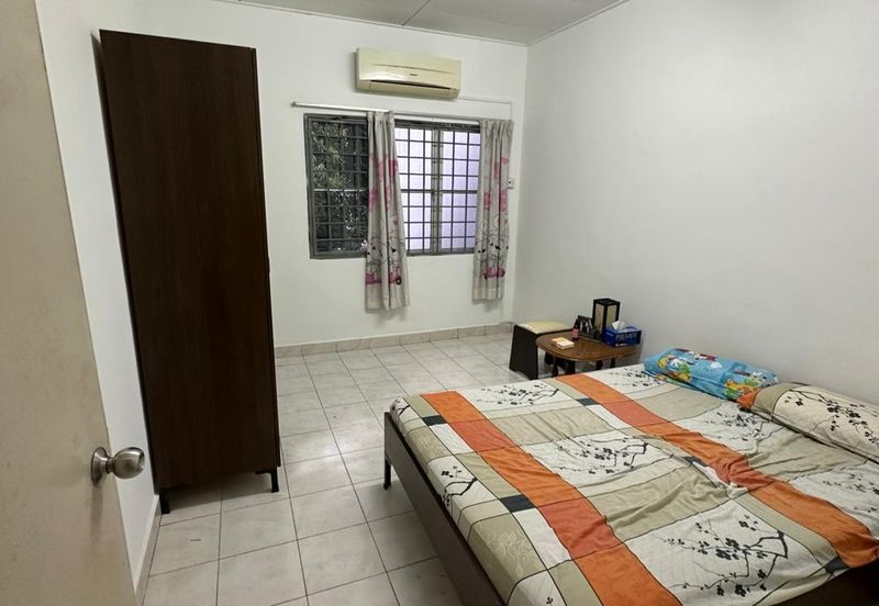 Taman Putra Prima (Phase 3) Super Nice Environment+Well-Kept+Facing South / East 320 per sq. ft