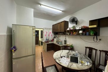 Taman Putra Prima (Phase 3) Super Nice Environment+Well-Kept+Facing South / East 320 per sq. ft