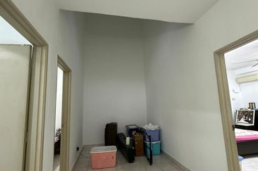 Taman Putra Prima (Phase 3) Super Nice Environment+Well-Kept+Facing South / East 320 per sq. ft