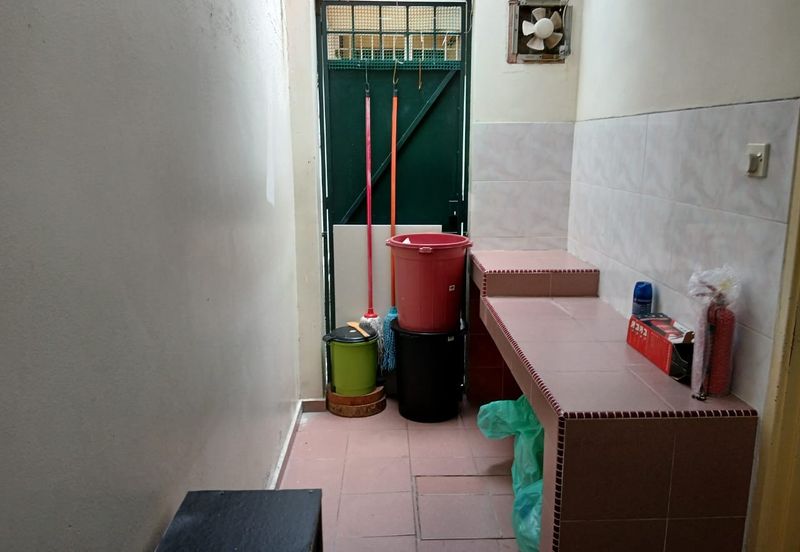 Taman Putra Prima (Phase 3) Super Nice Environment+Well-Kept+Facing South / East 320 per sq. ft