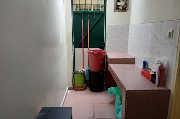 Taman Putra Prima (Phase 3) Super Nice Environment+Well-Kept+Facing South / East 320 per sq. ft