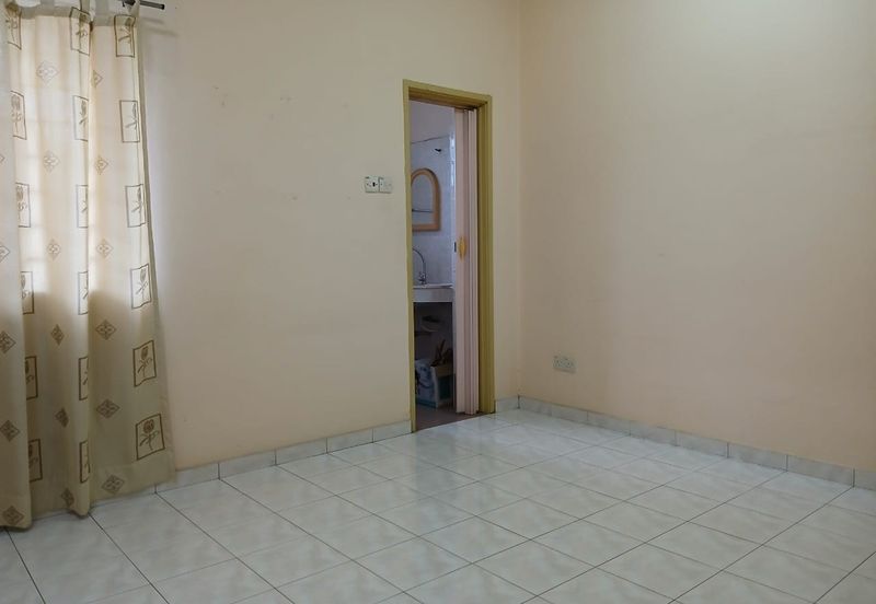 Taman Putra Prima (Phase 3) Super Nice Environment+Well-Kept+Facing South / East 320 per sq. ft