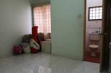 Taman Putra Prima (Phase 3) Super Nice Environment+Well-Kept+Facing South / East 320 per sq. ft