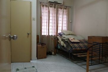 Taman Putra Prima (Phase 3) Super Nice Environment+Well-Kept+Facing South / East 320 per sq. ft