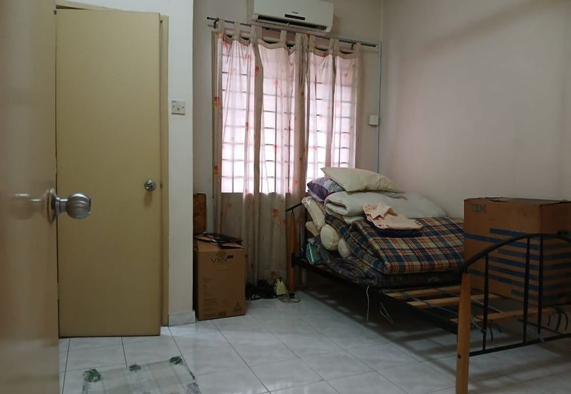 Taman Putra Prima (Phase 3) Super Nice Environment+Well-Kept+Facing South / East 320 per sq. ft