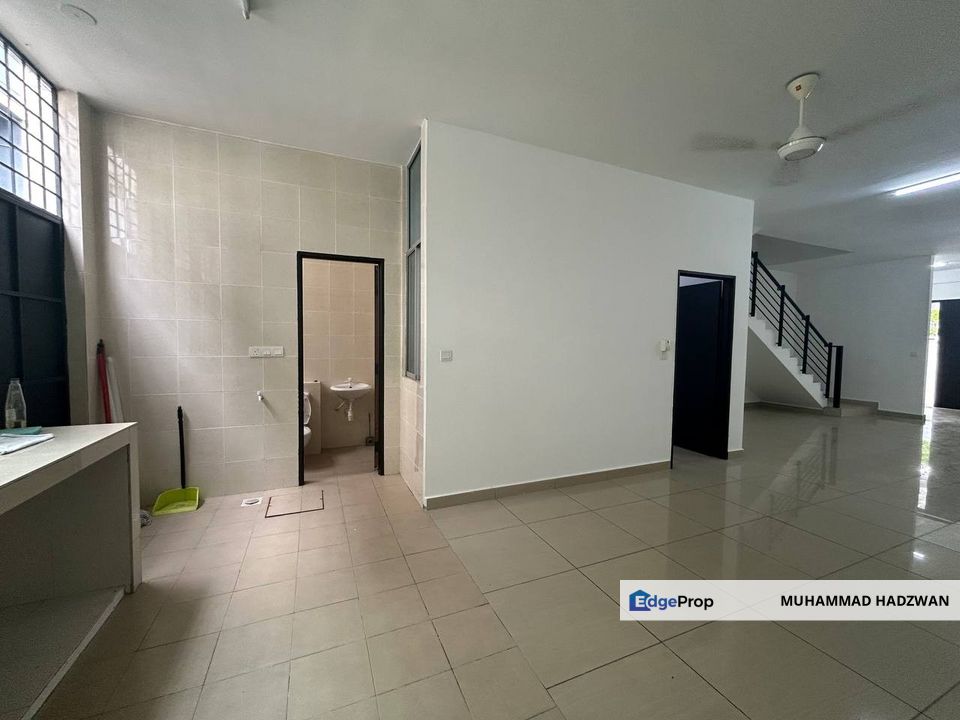 3 Storey Terrace @ Bangi Avenue 3 (Bare unit), Selangor, Kajang