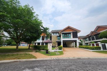 Jalan Awan Larat U8/74D