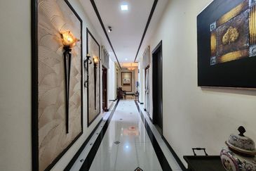 Jalan Awan Larat U8/74D